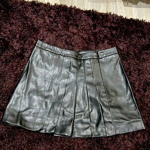 Dynamite Black Pleated Leather Skorts